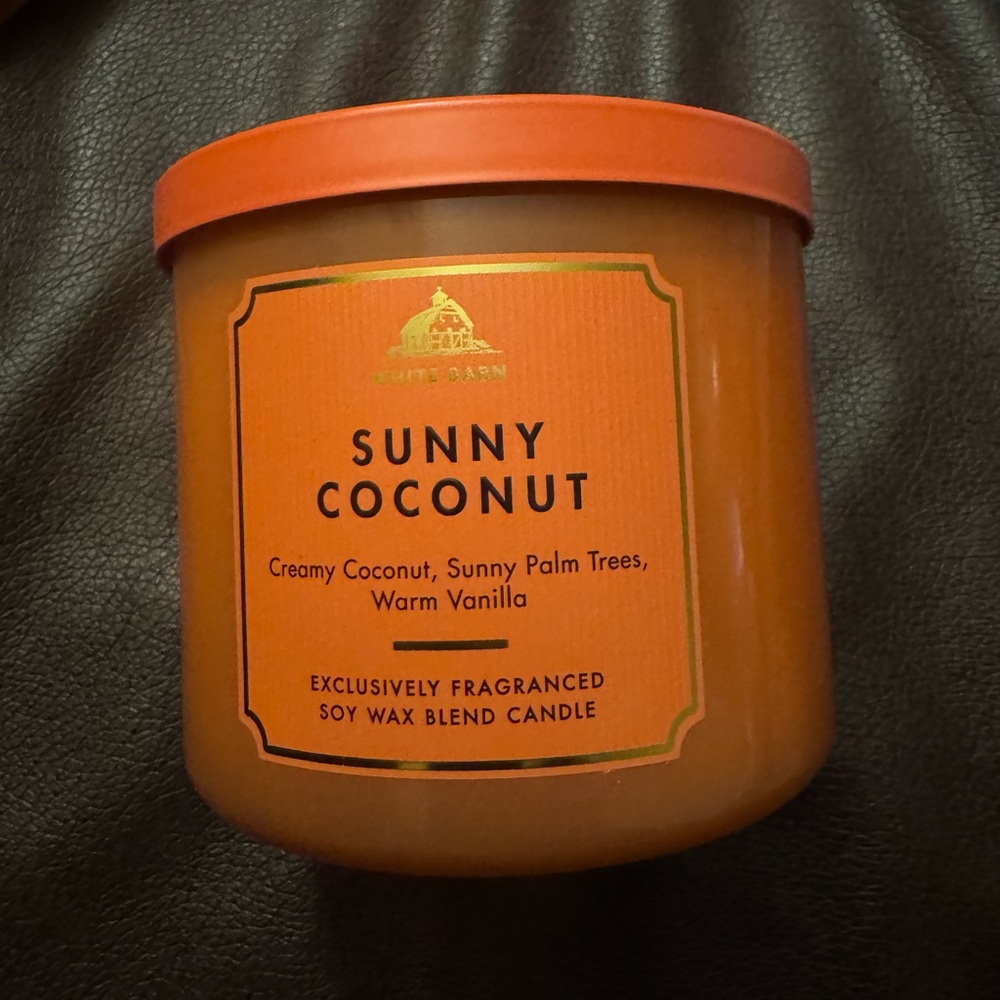 Bath & Body Works Sunny Coconut 3 Wick Candle